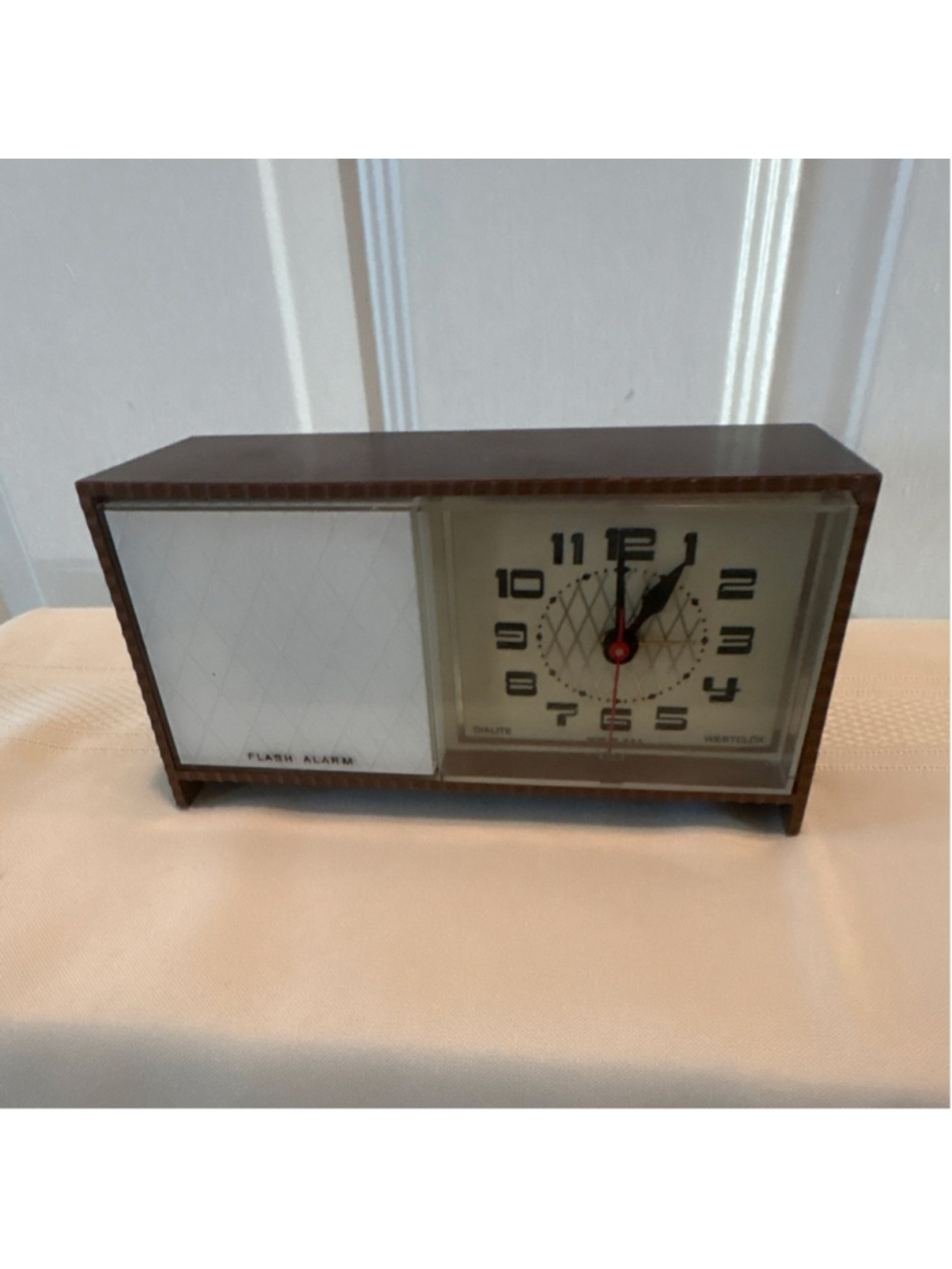 Westclox Moonbeam S48 Model 22108 Flash Alarm Dialite Electric Clock